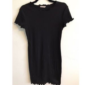 Short sleeve black body con dress
